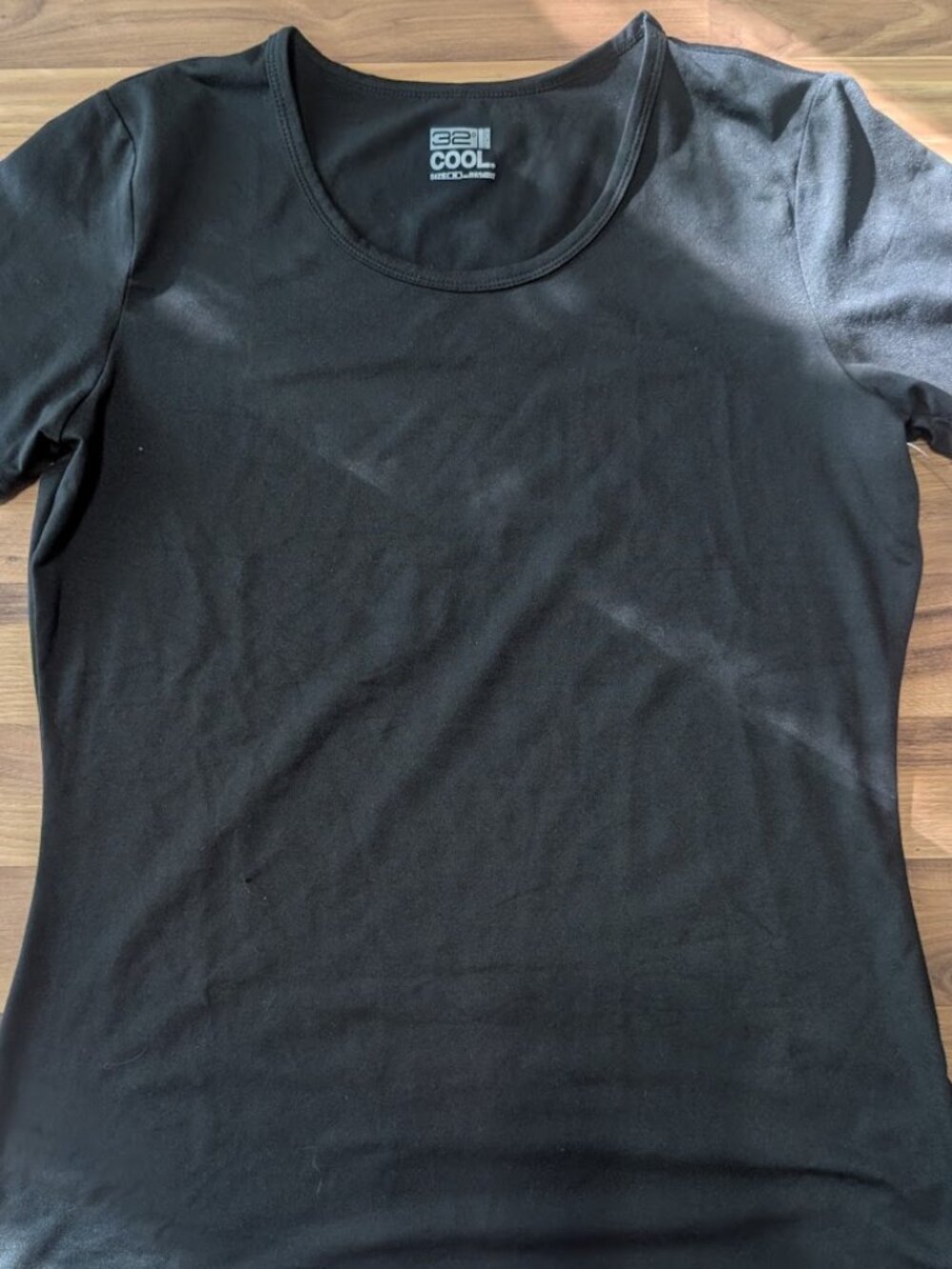 32 Degrees Cool Scoop Neck Short Sleeve T-Shirt Black Size Medium, NWT